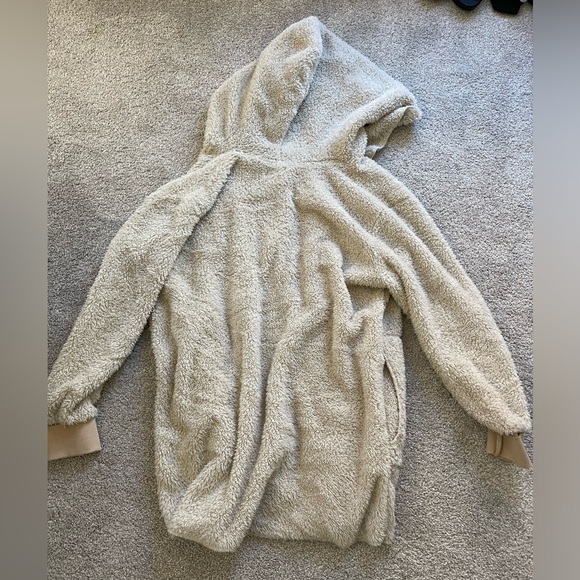 Fuzzy warm cardigan with hood. - Picture 3 of 3